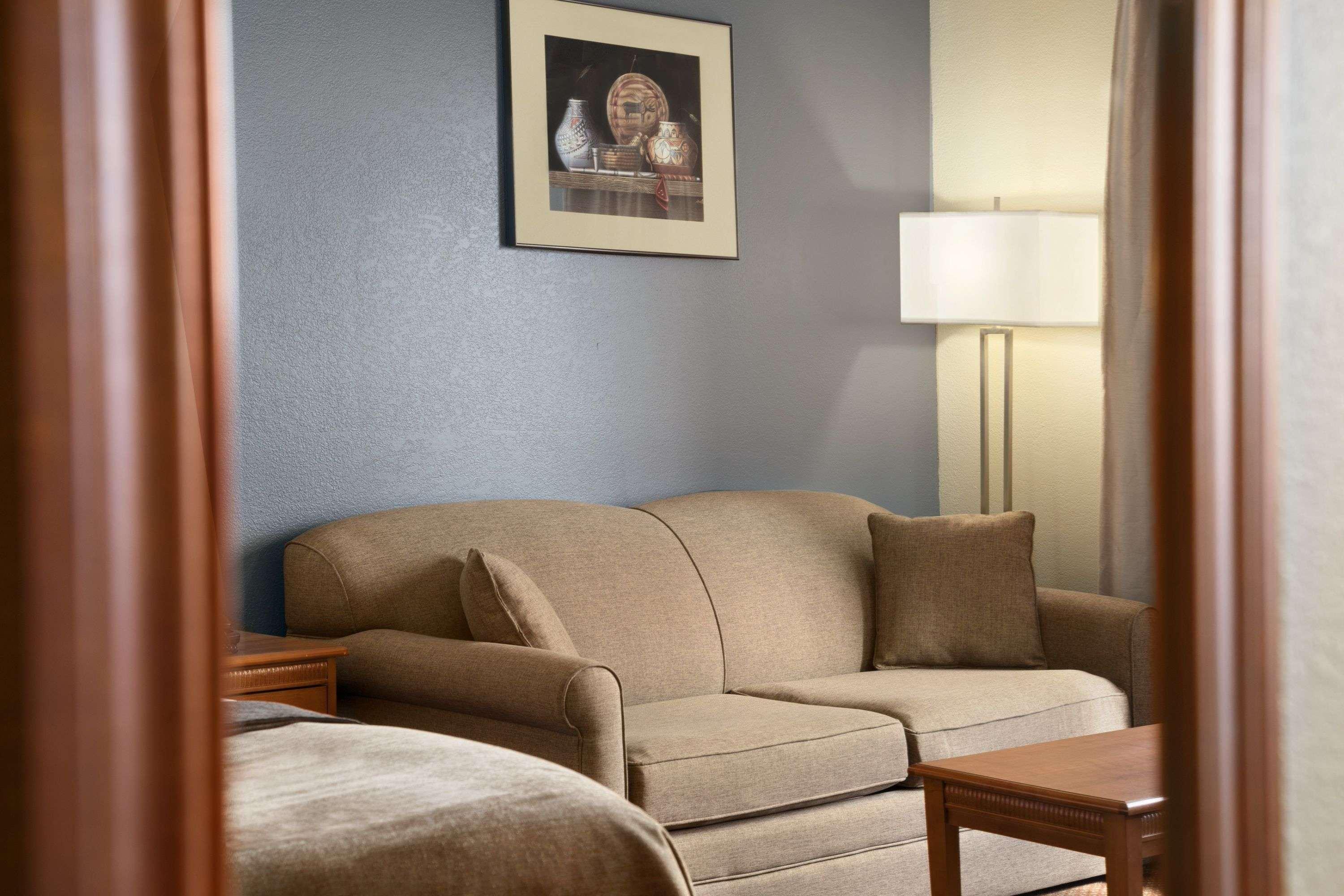 Super 8 By Wyndham Whitecourt Hotel Luaran gambar