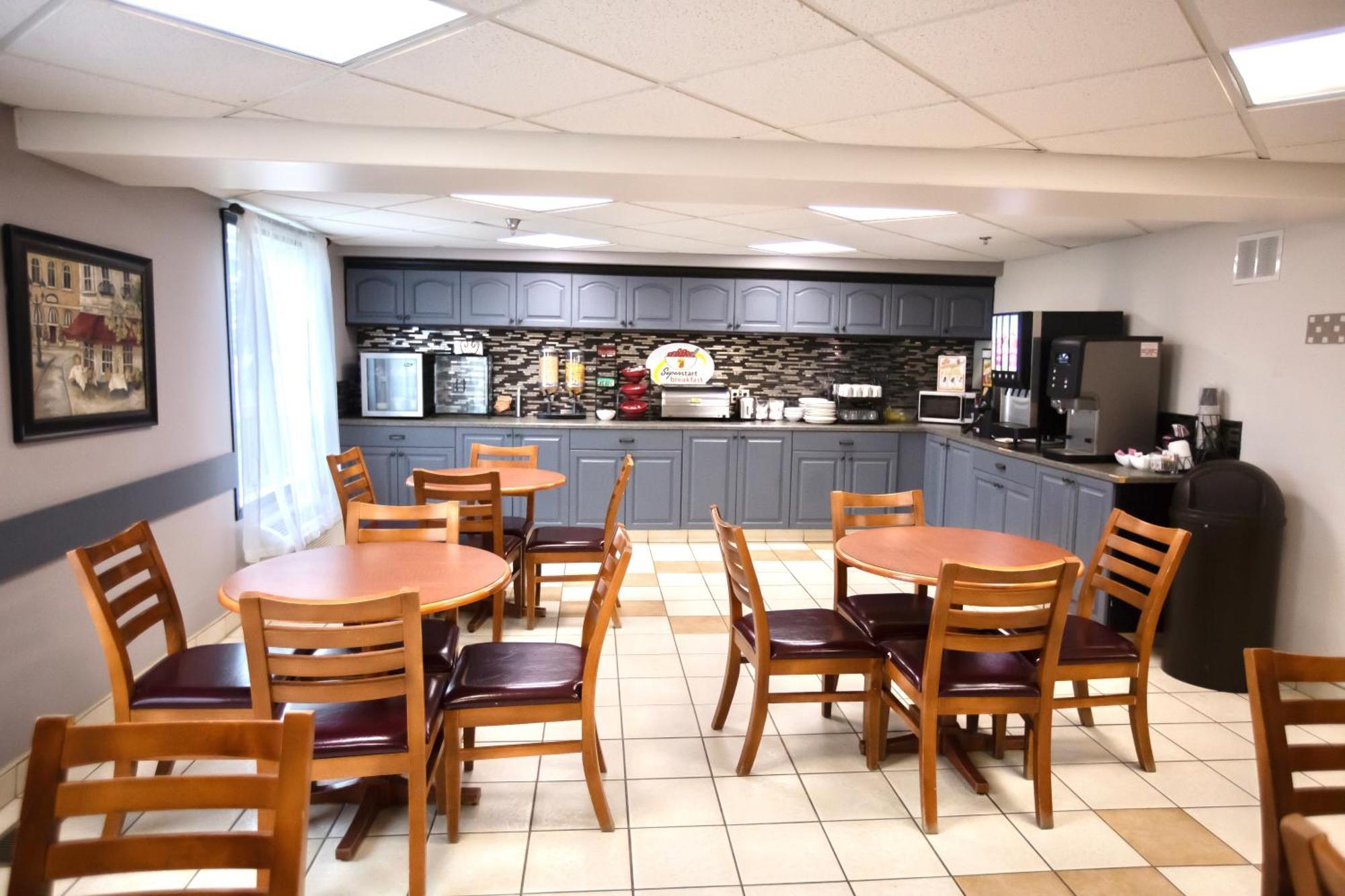 Super 8 By Wyndham Whitecourt Hotel Luaran gambar