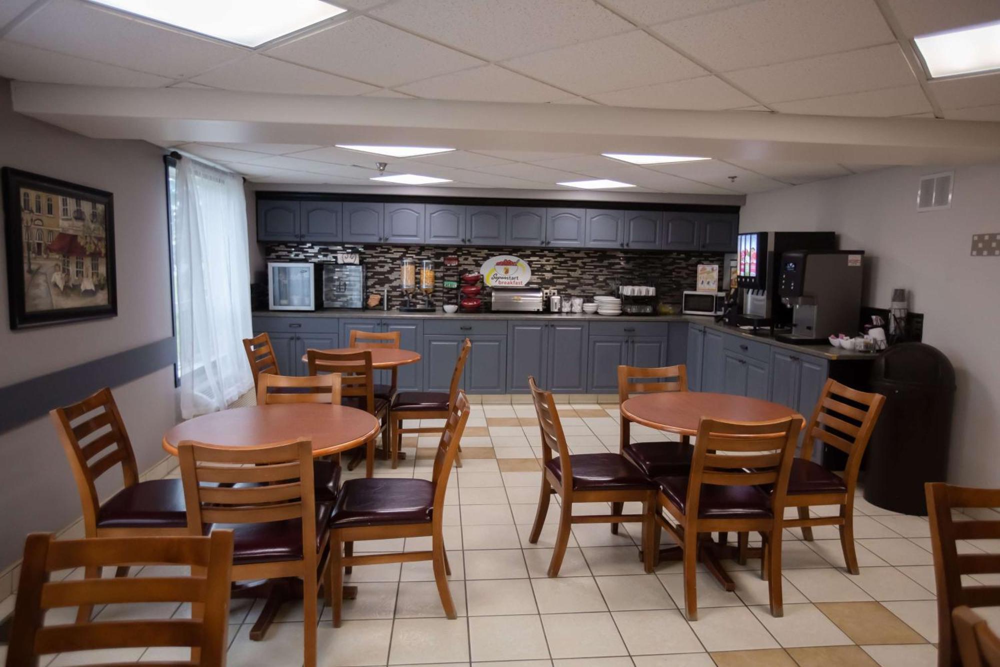 Super 8 By Wyndham Whitecourt Hotel Luaran gambar
