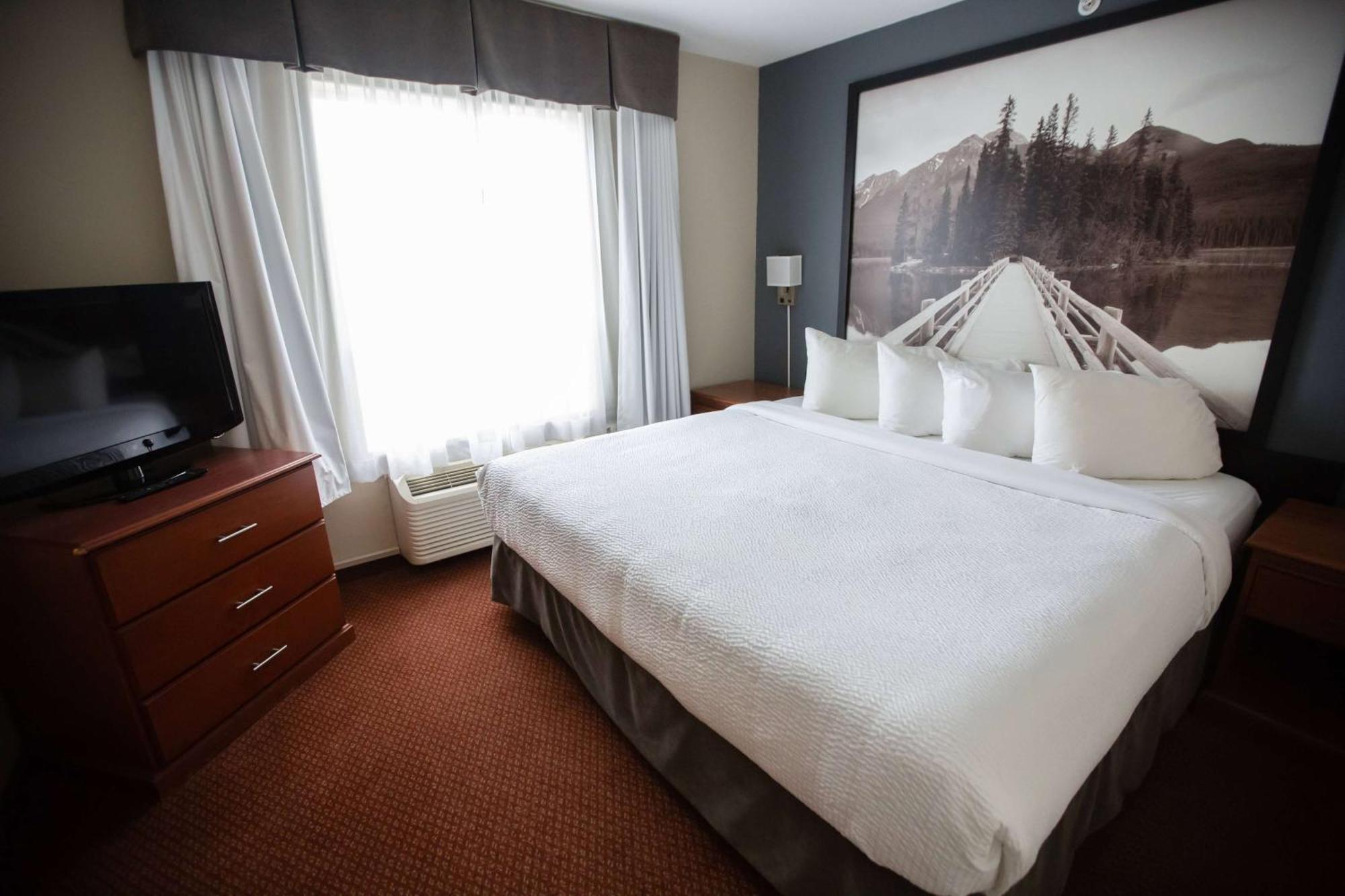 Super 8 By Wyndham Whitecourt Hotel Luaran gambar