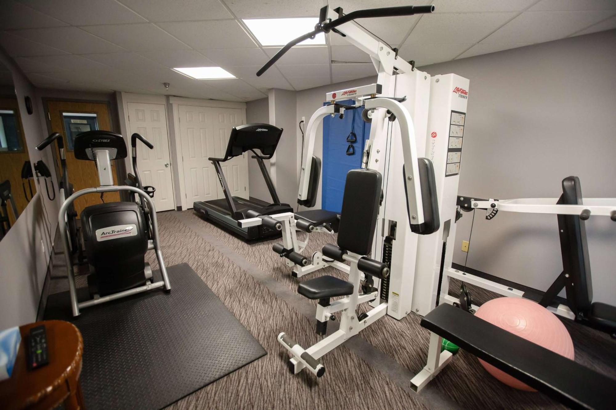 Super 8 By Wyndham Whitecourt Hotel Luaran gambar