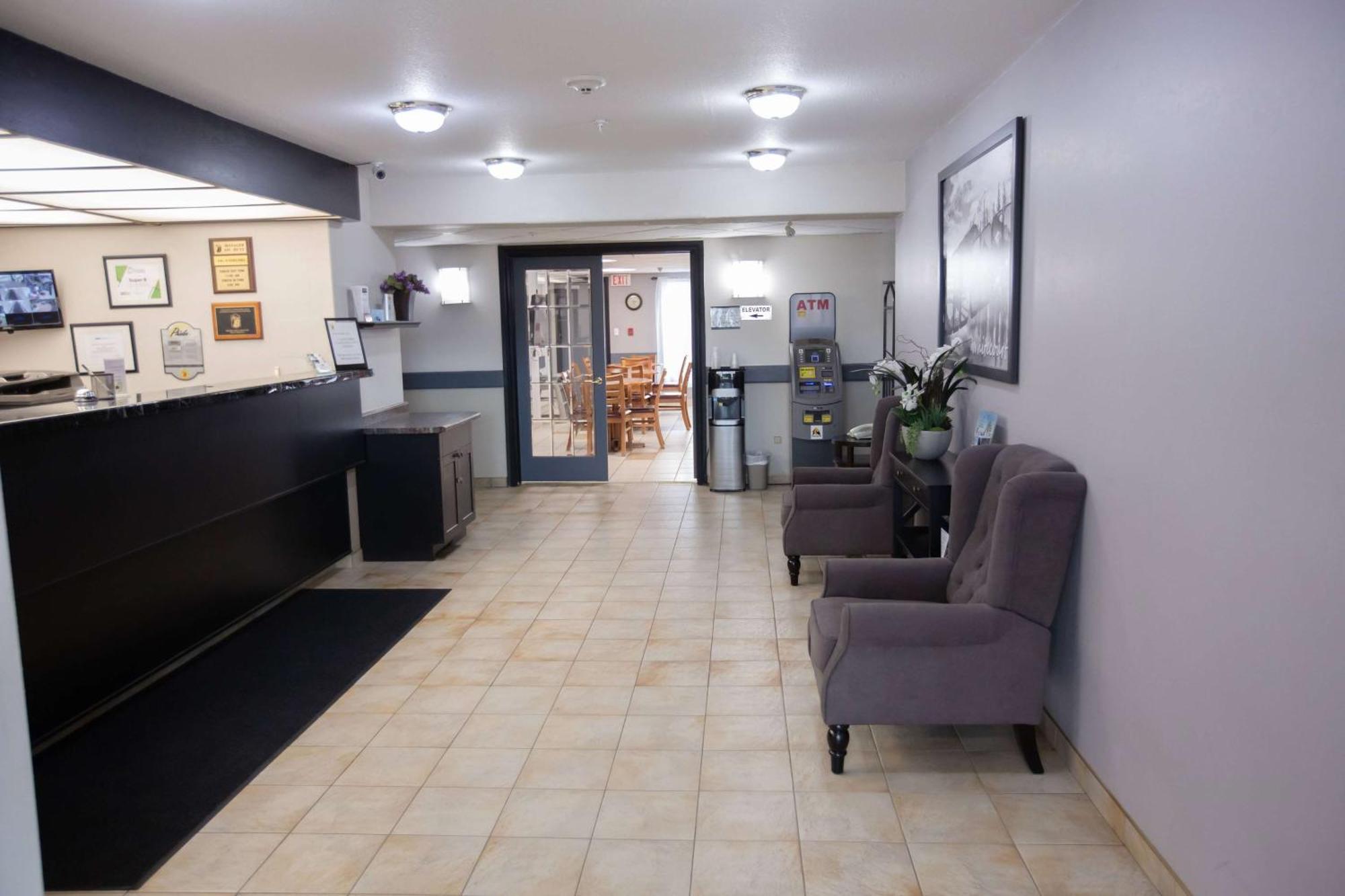 Super 8 By Wyndham Whitecourt Hotel Luaran gambar