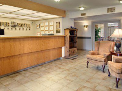 Super 8 By Wyndham Whitecourt Hotel Dalaman gambar